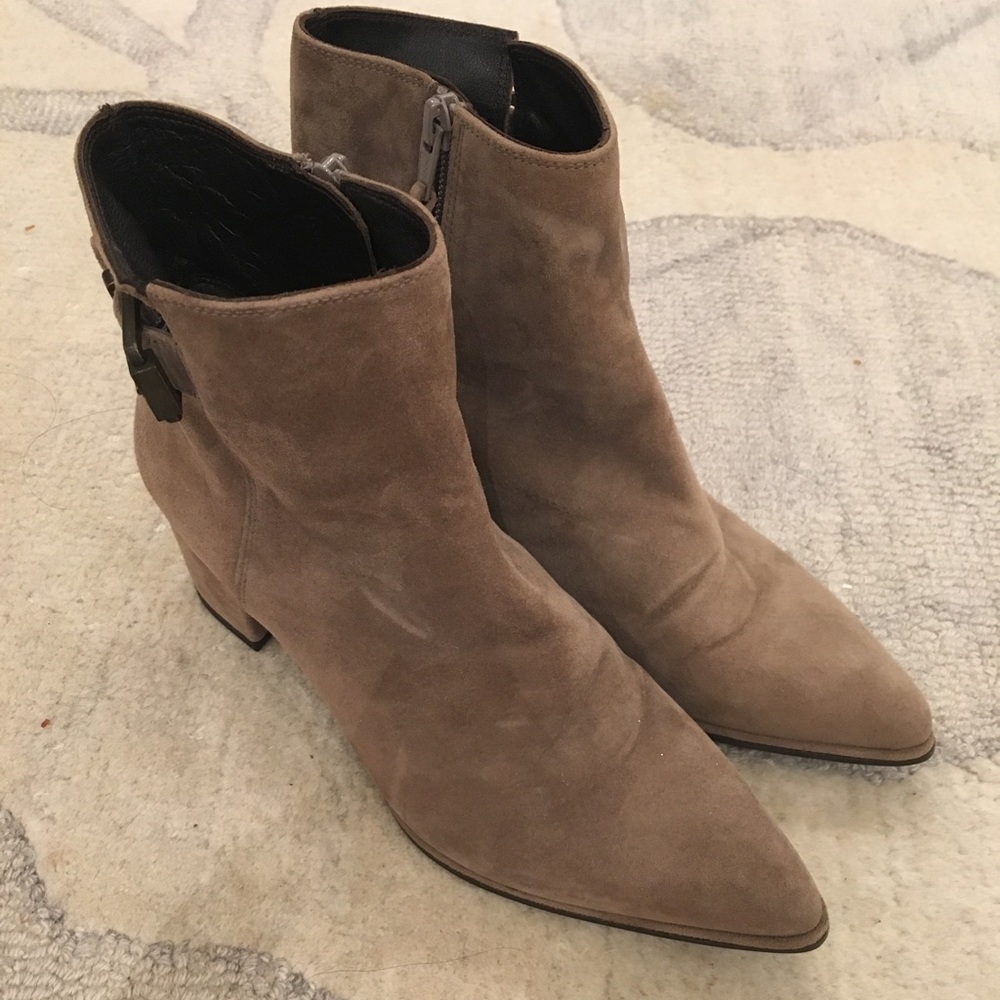 Stuart Weitzman boots brand new